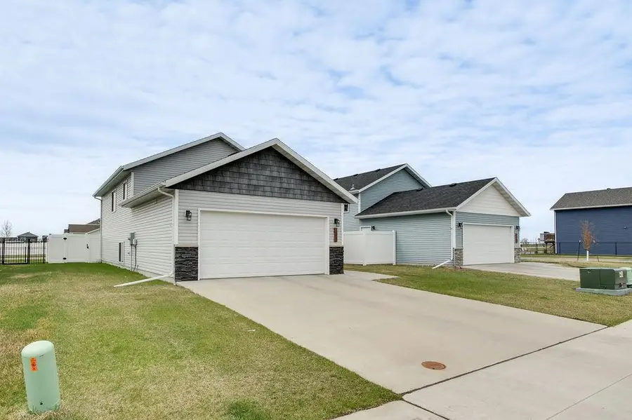 1207 Barnes Drive W, West Fargo, ND 58078 - #3