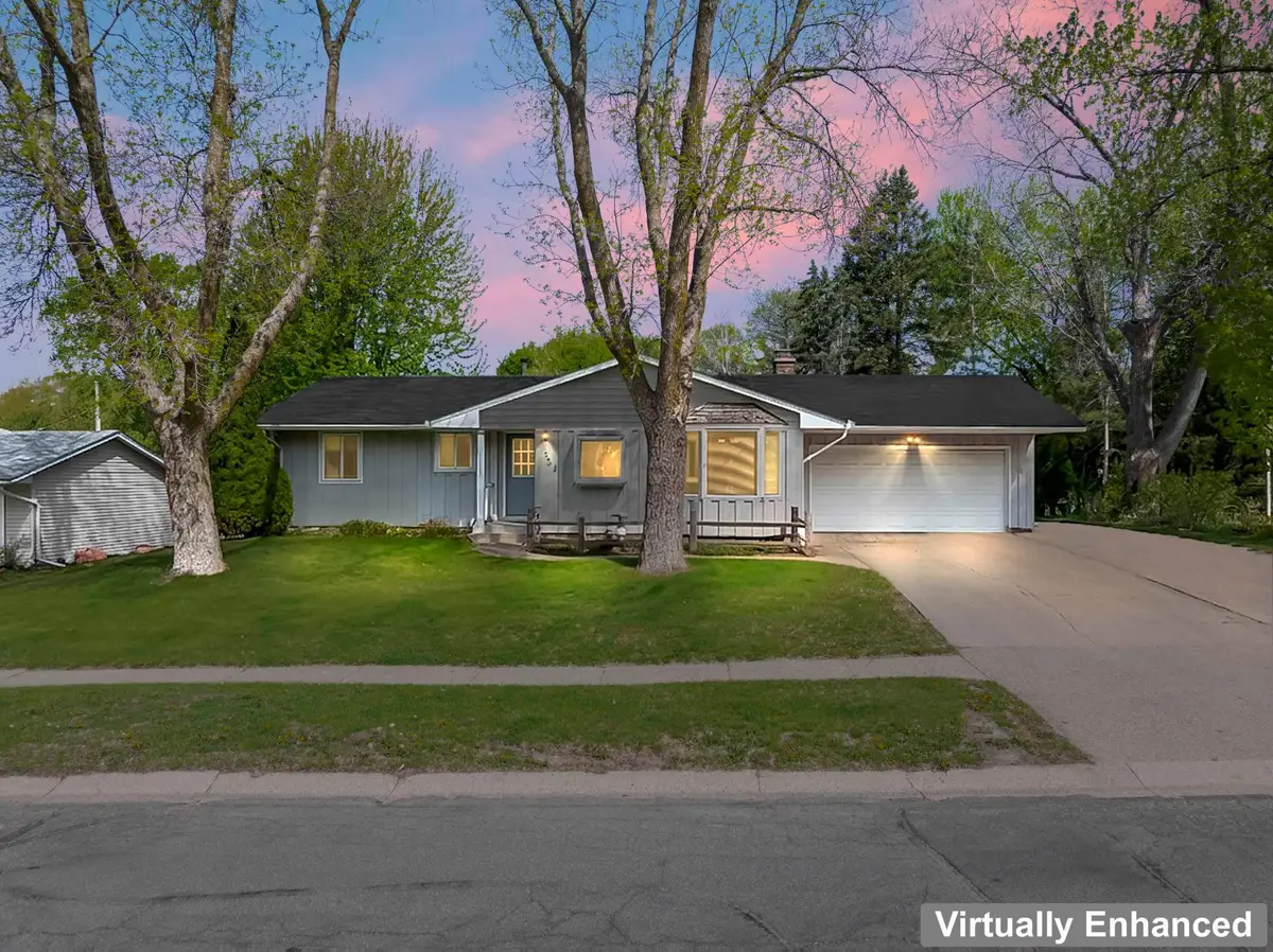 7229 Upper 139th Street W, Apple Valley, MN 55124 - #1