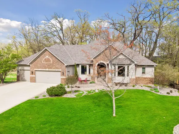 2865 Autumn Woods Drive, Chaska, MN 55318