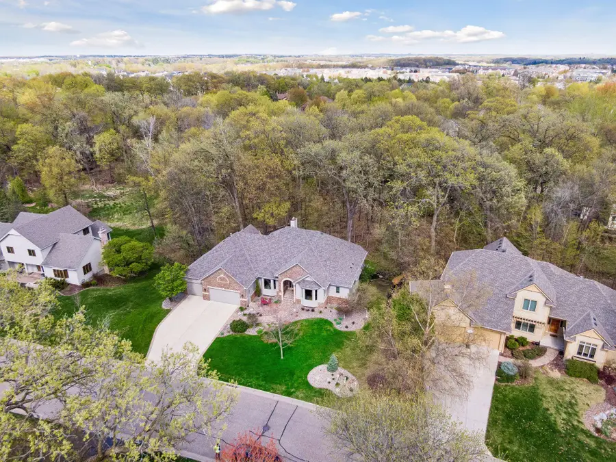 2865 Autumn Woods Drive, Chaska, MN 55318 - #2
