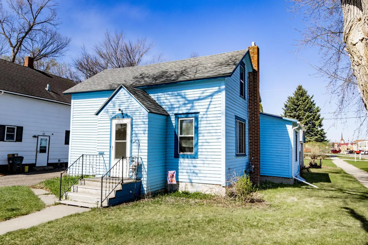 255 4th Avenue Ne, Valley City, ND 58072 - #1