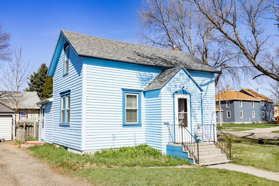 255 4th Avenue Ne, Valley City, ND 58072 - #2