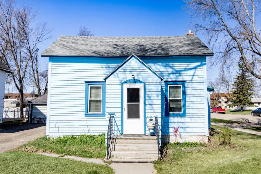 255 4th Avenue Ne, Valley City, ND 58072 - #3