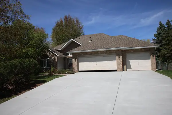 2522 Windsor Lane, Woodbury, MN 55125