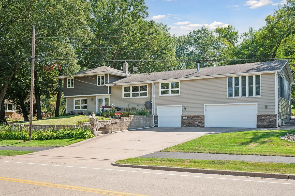 4415 Victoria Street N, Shoreview, MN 55126 - #1