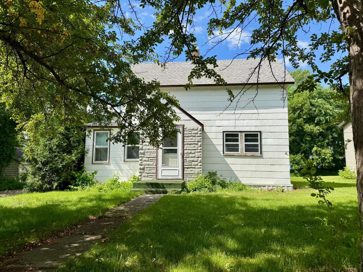 915 6th Avenue E, Alexandria, MN 56308 - #1