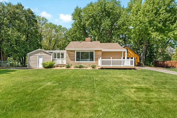 2368 Hadley Avenue N, Oakdale, MN 55128