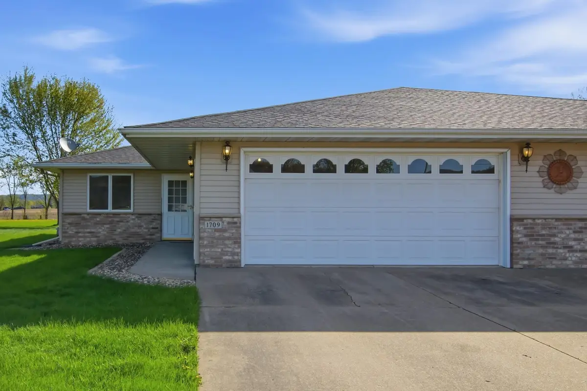 1709 Hiawatha Drive E, Wabasha, MN 55981 - #1