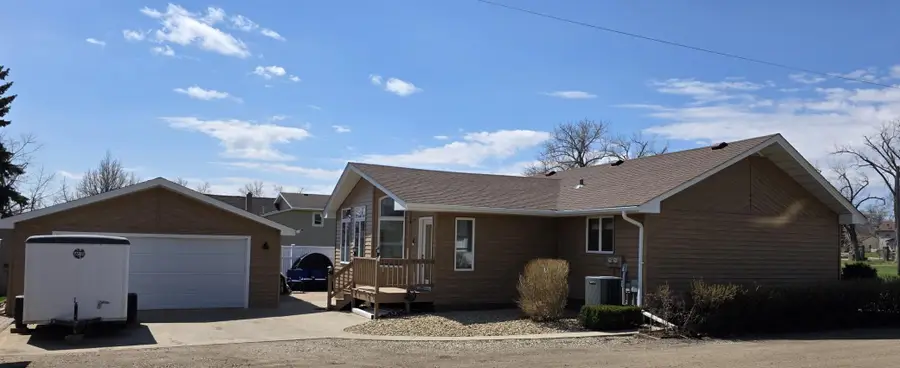 414 8th Avenue Nw, Valley City, ND 58072 - #3