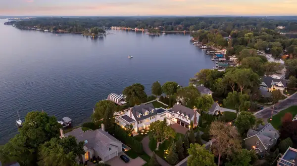 20100 Lakeview Avenue, Deephaven, MN 55331