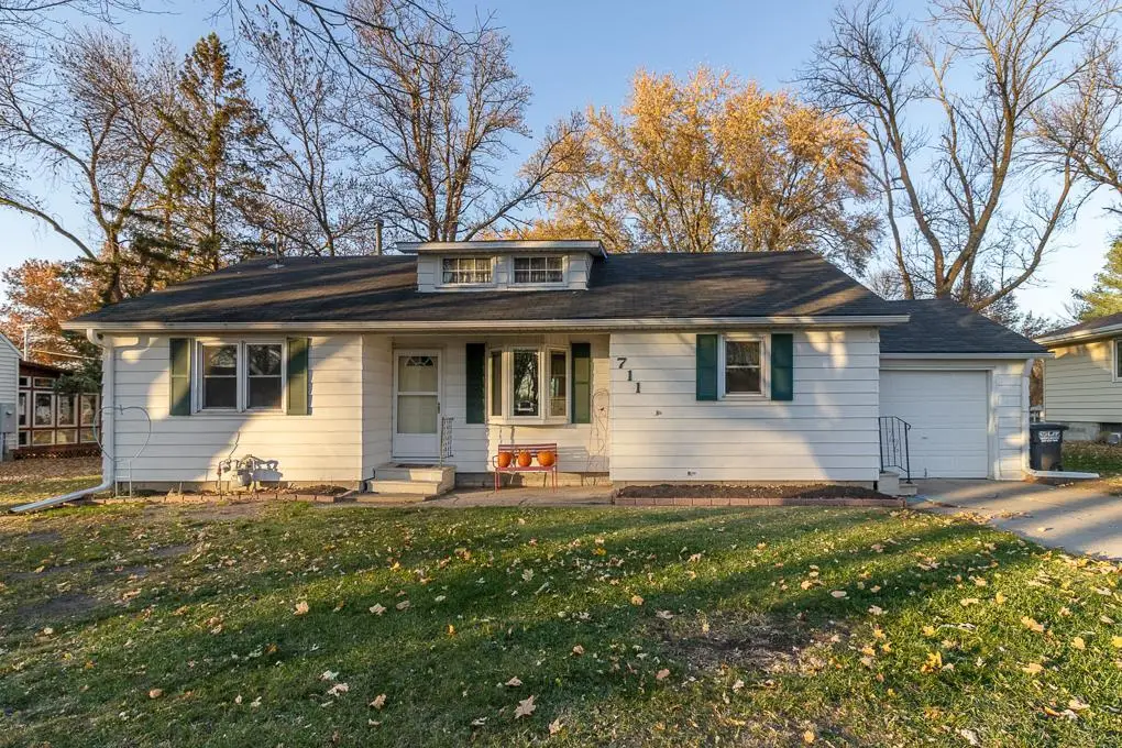 711 E Blue Earth Street, Lake Crystal, MN 56055 - #1