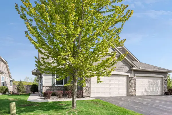 9496 River Rock Drive S, Chanhassen, MN 55317