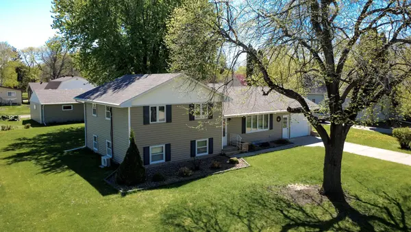 807 N Renville Street, Winthrop, MN 55396