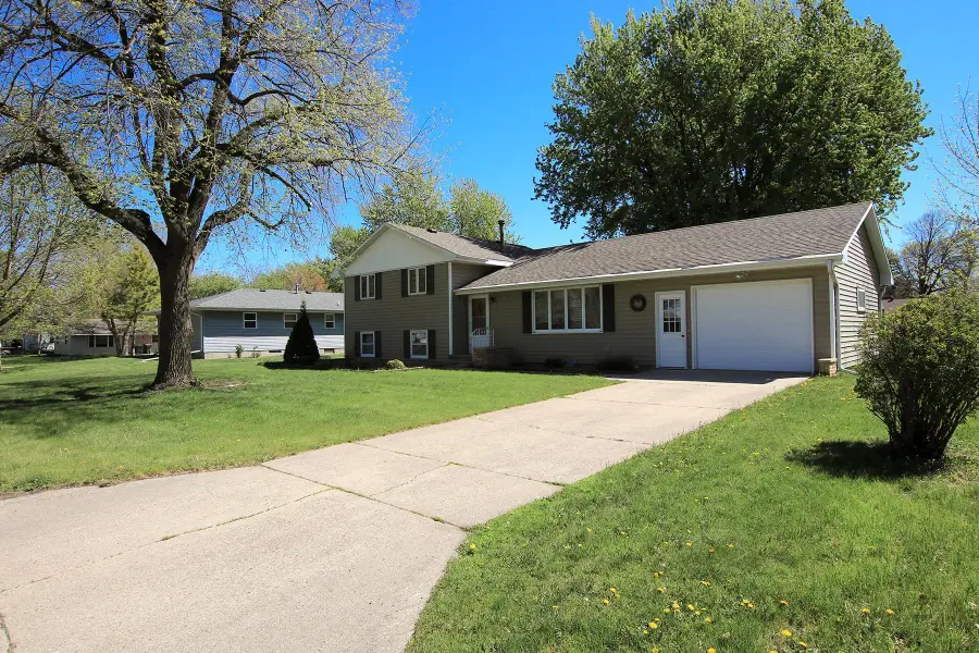 807 N Renville Street, Winthrop, MN 55396 - #2