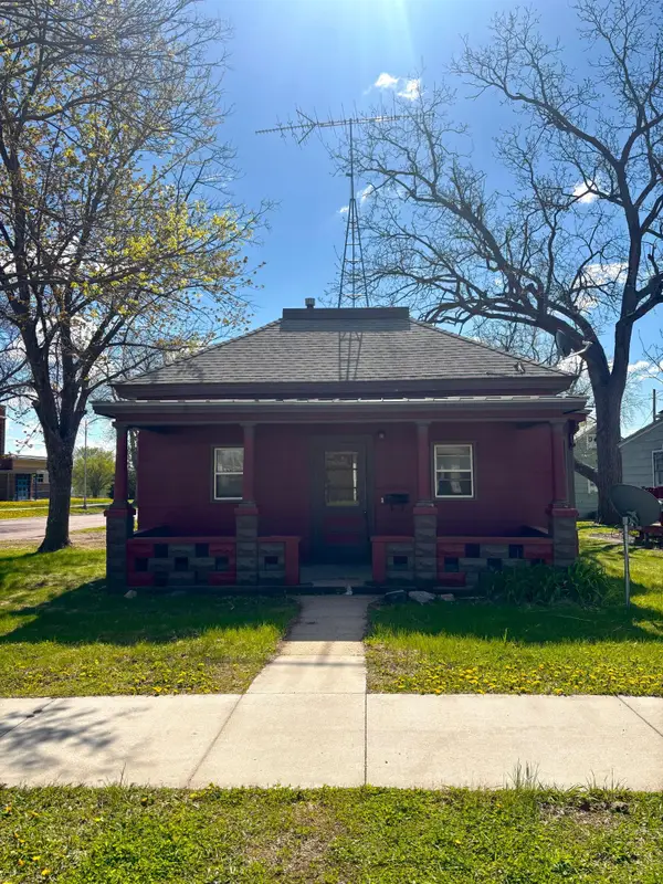 101 S 5th Street, Le Sueur, MN 56058