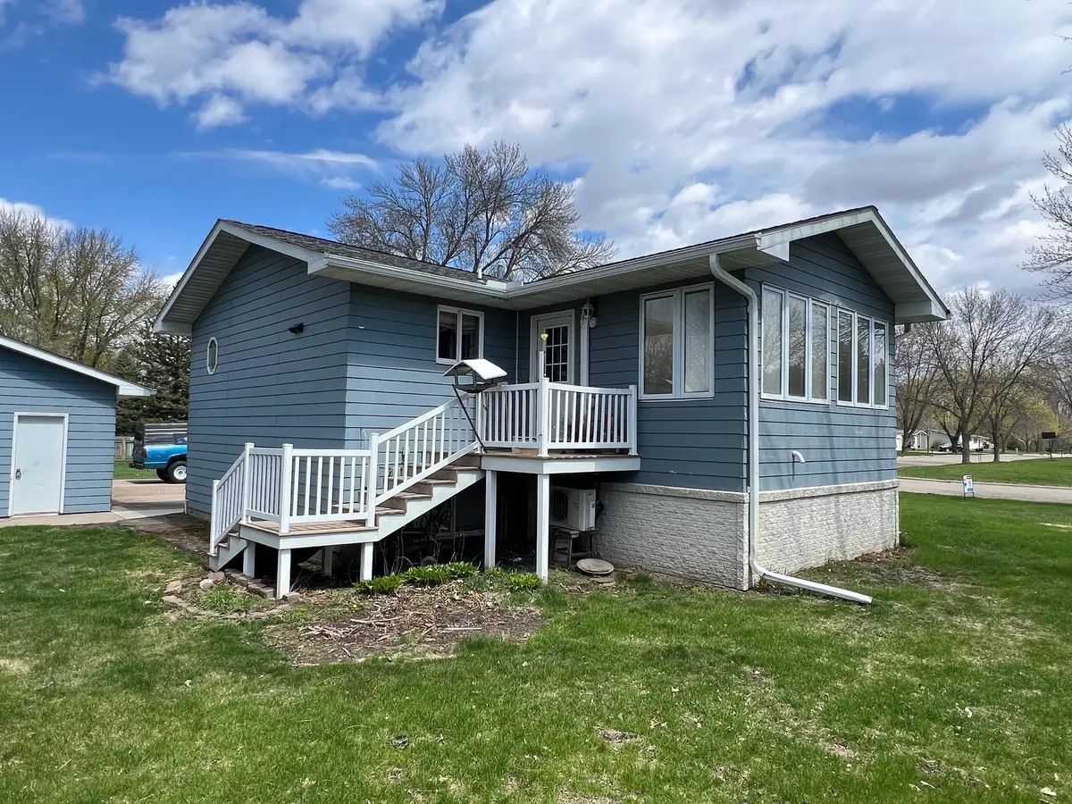 129 Nelson Street E, Litchfield, MN 55355 - #1