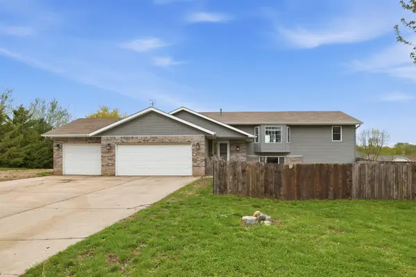 618 Hunter Circle, Winsted, MN 55395
