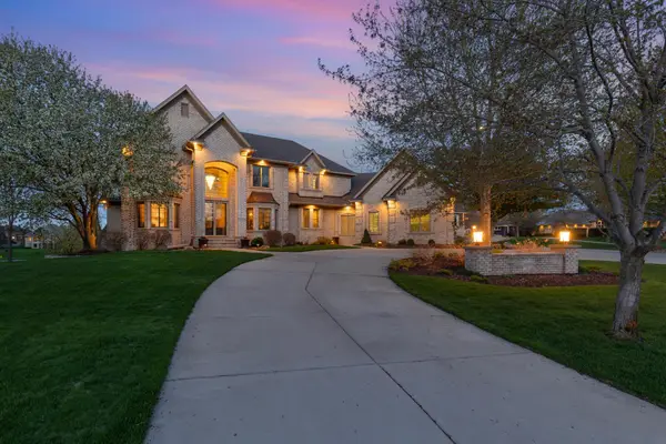 18434 Bearpath Trail, Eden Prairie, MN 55347