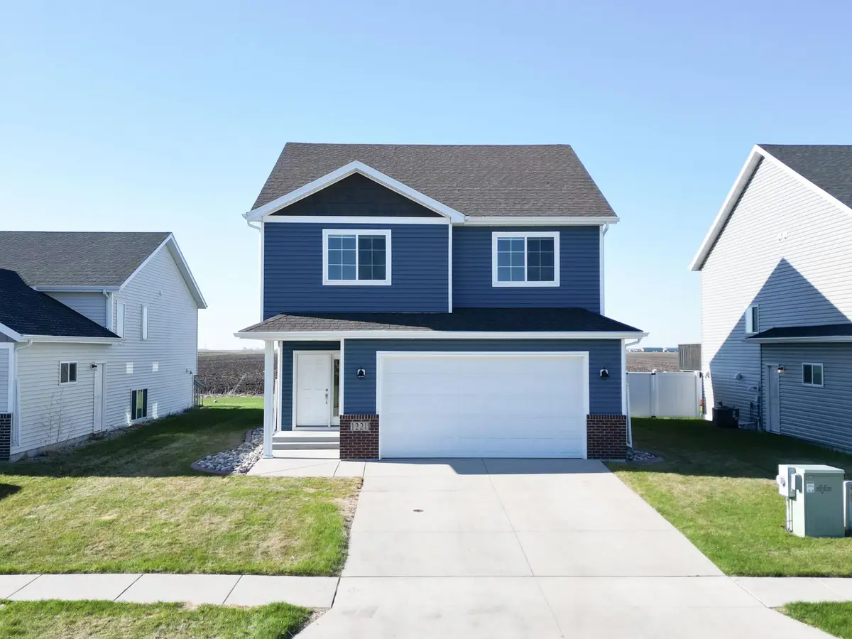 1221 46th Avenue S, Moorhead, MN 56560 - #1