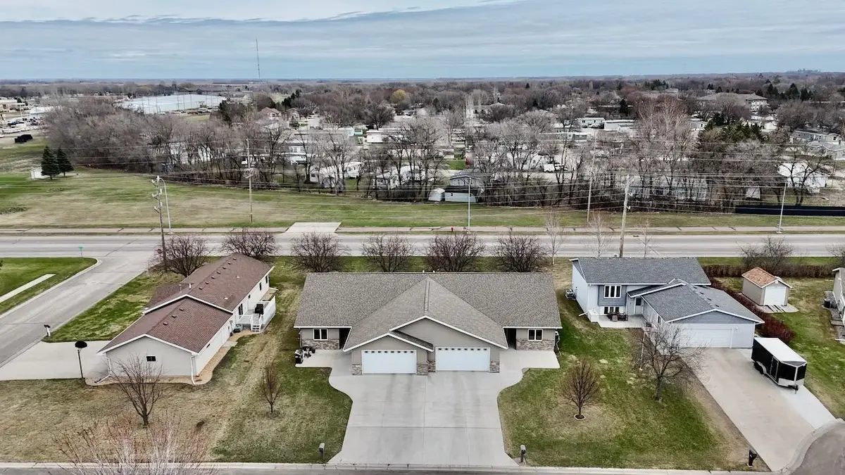 1718 12th Street N, Wahpeton, ND 58075 - #1