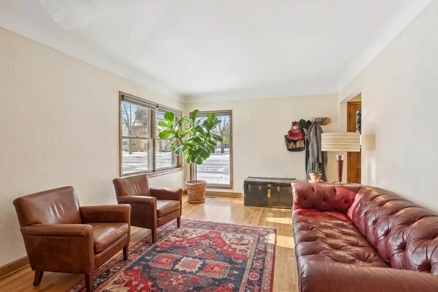 711 Grandview Avenue W, Roseville, MN 55113 - #2
