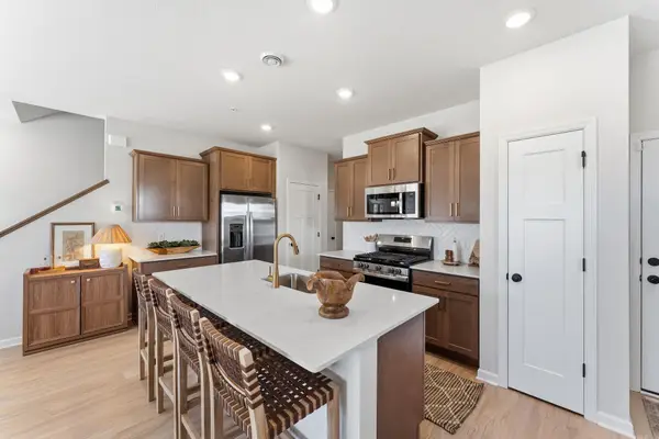 1040 130th Court E, Rosemount, MN 55068