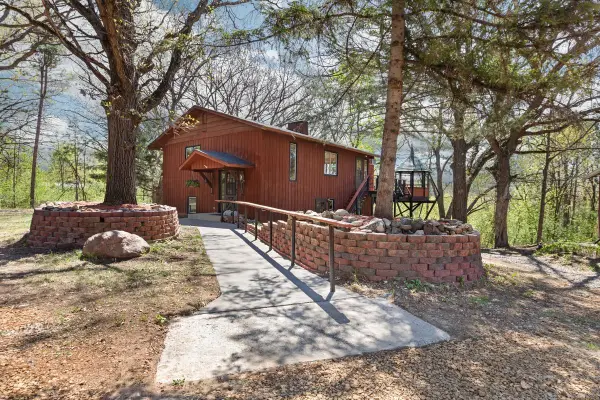 327 Krattley Lane, Hudson, WI 54016