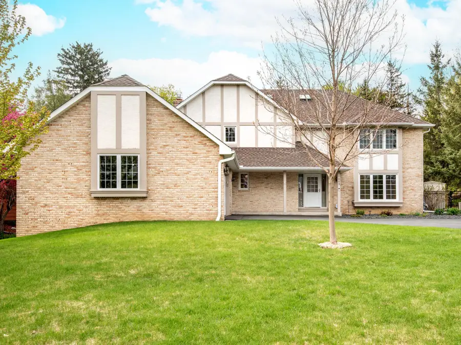1009 Stratford Road, Mendota Heights, MN 55118 - #2