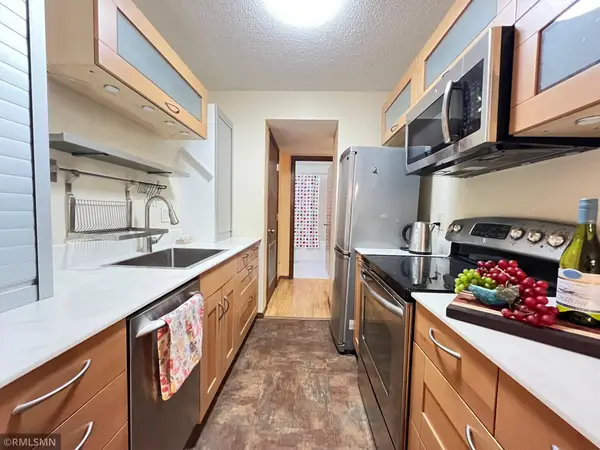 26 10th Street W #607, Saint Paul, MN 55102