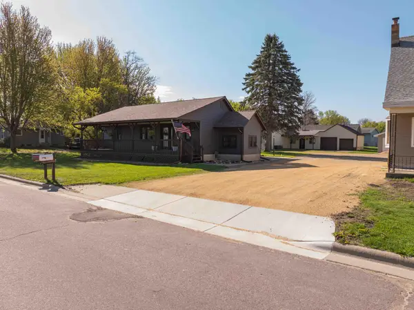 317 E South Street, Janesville, MN 56048