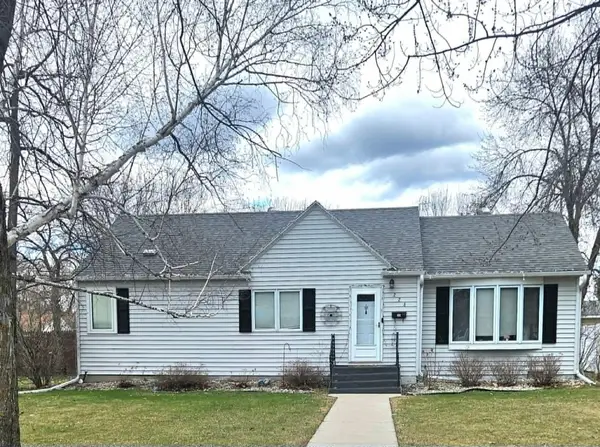 226 Kneale Avenue S, Thief River Falls, MN 56701