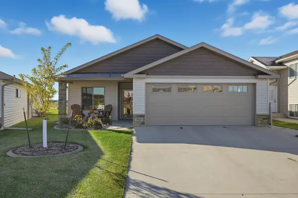 3321 Maple Leaf Loop S, Fargo, ND 58104