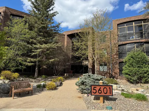 5601 Dewey Hill Road #220, Minneapolis, MN 55439