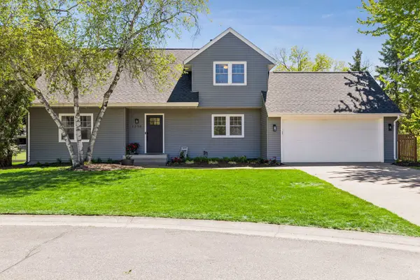 1316 Christy Circle, Roseville, MN 55113
