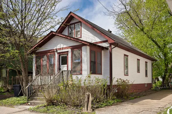 1079 15th Avenue Se, Minneapolis, MN 55414
