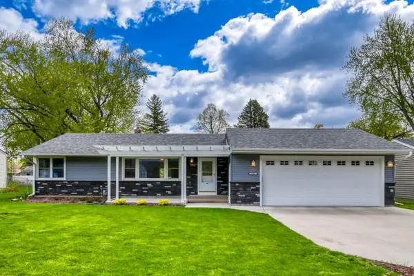 2904 Sheldon Street, Roseville, MN 55113