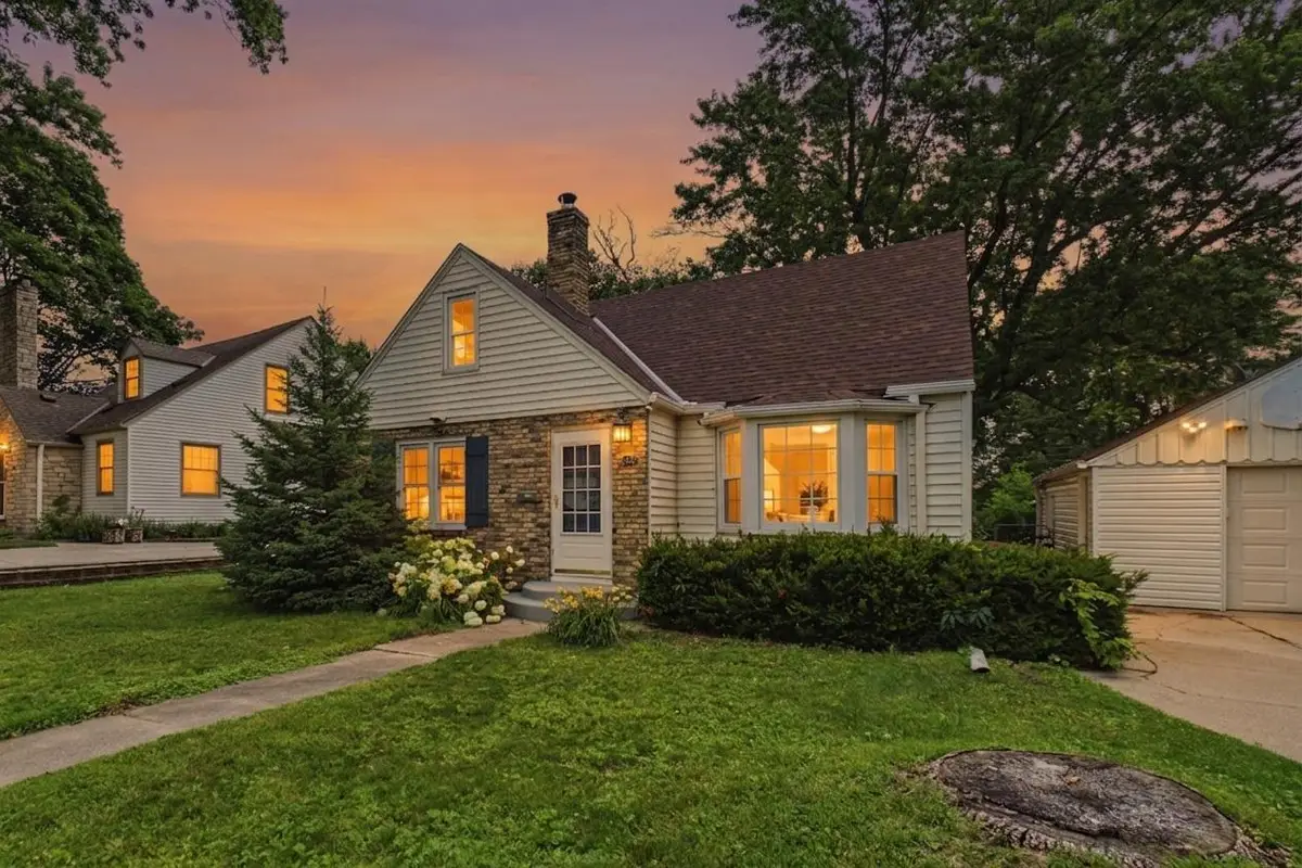 337 5th Avenue N, Hopkins, MN 55343 - #1
