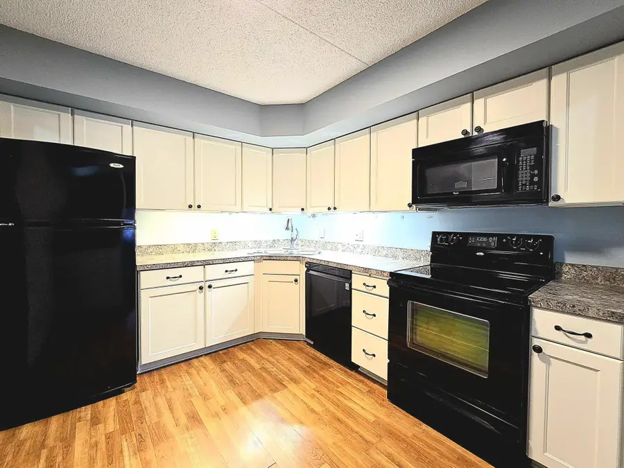 2455 Londin Lane E #117, Maplewood, MN 55119 - #2