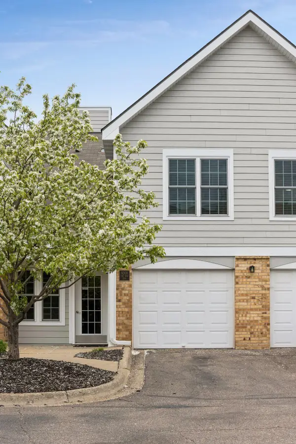 6000 Chasewood Parkway #204, Hopkins, MN 55343