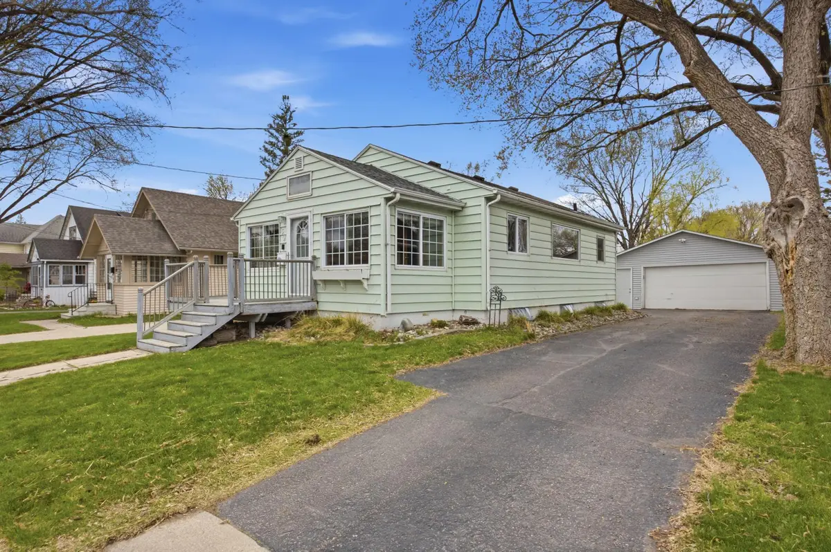 1621 8th Avenue S, Fargo, ND 58103 - #1