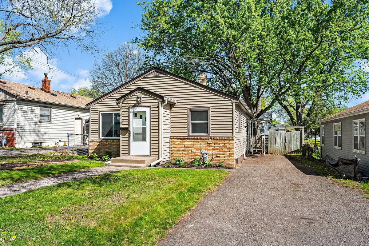 1081 Lawson Avenue E, Saint Paul, MN 55106 - #1