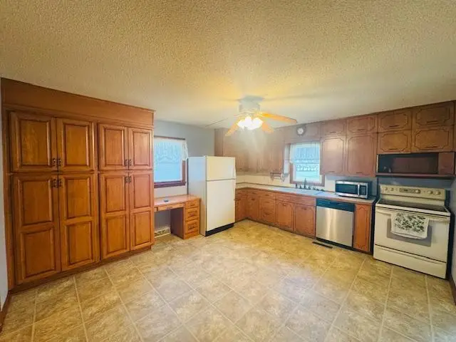 2936 Queen Avenue, Slayton, MN 56172 - #3