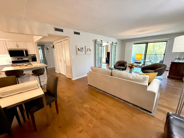 2485 Londin Lane E #423, Maplewood, MN 55119