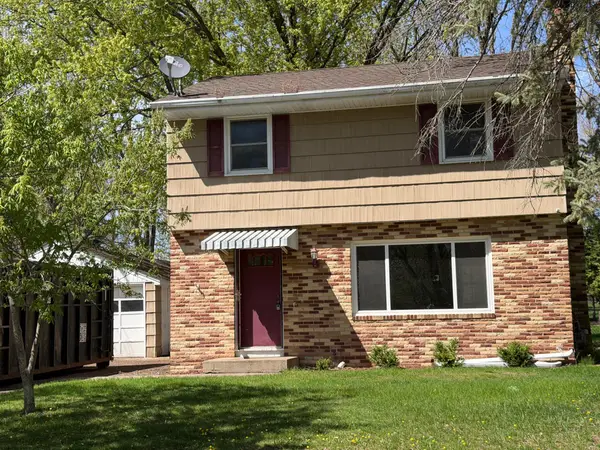 373 105th Avenue Ne, Blaine, MN 55434