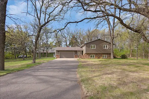 1825 203rd Avenue Nw, Oak Grove, MN 55011