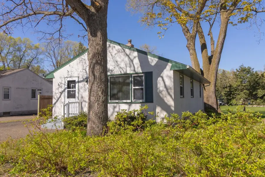 105 Warner Avenue S, Willernie, MN 55090 - #2