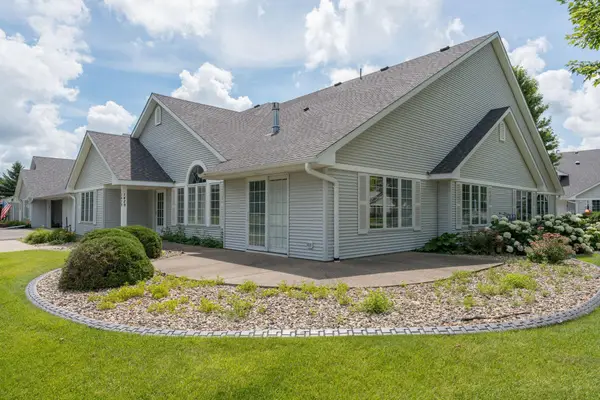 1429 Parkside Lane, North Mankato, MN 56003