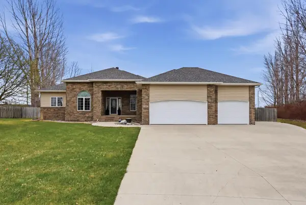 212 Chestnut Drive, Horace, ND 58047