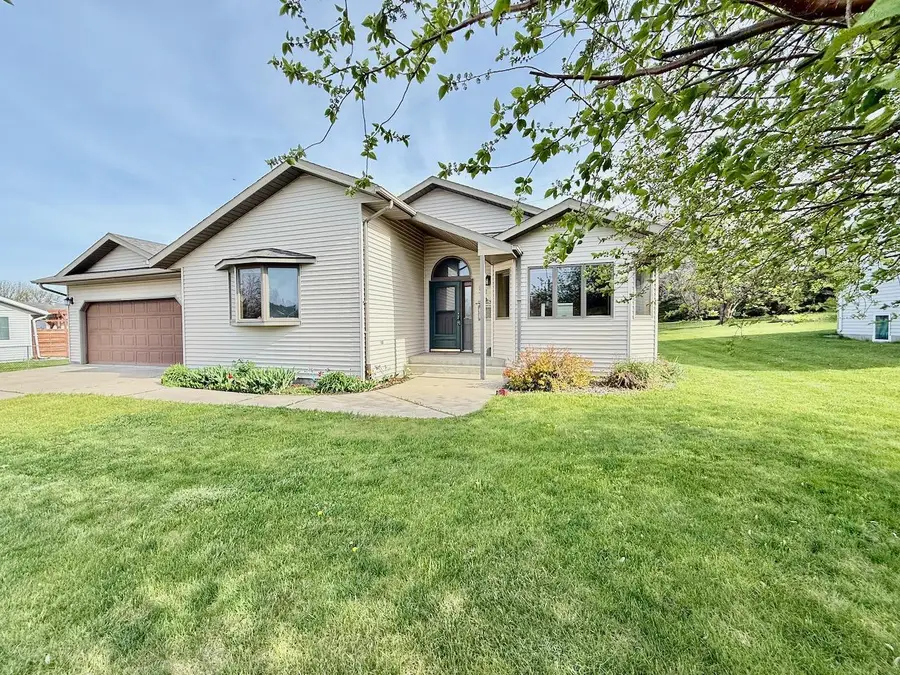 126 W Hilltop Drive, Fergus Falls, MN 56537 - #2