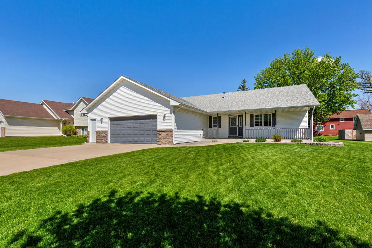 425 Hazeltine Place Ne, Owatonna, MN 55060 - #1